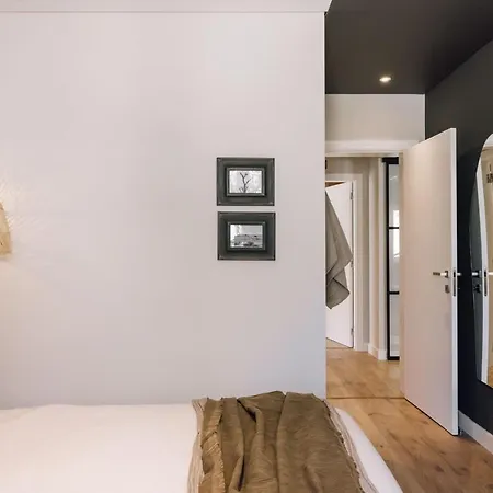 Tawaz - 2 Bedrooms In Lapa Apartment Lisbon